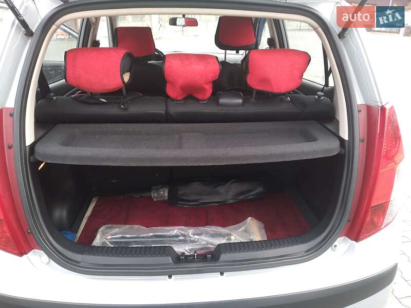 Хетчбек Hyundai i10 2009 в Чернівцях