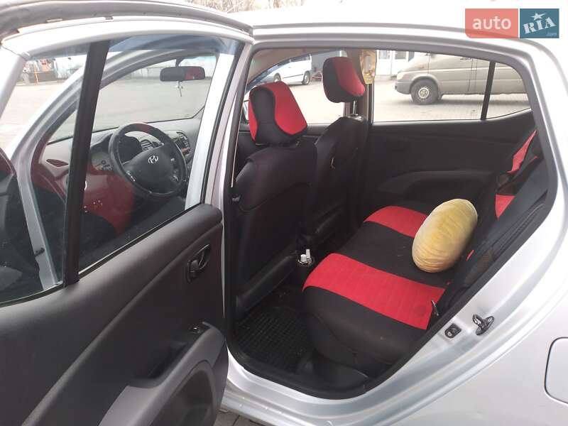 Хетчбек Hyundai i10 2009 в Чернівцях