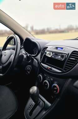 Хетчбек Hyundai i10 2012 в Одесі