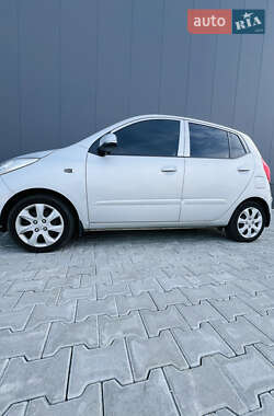 Хетчбек Hyundai i10 2012 в 