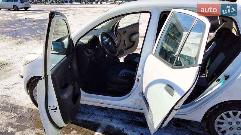 Хетчбек Hyundai i10 2008 в Чернігові