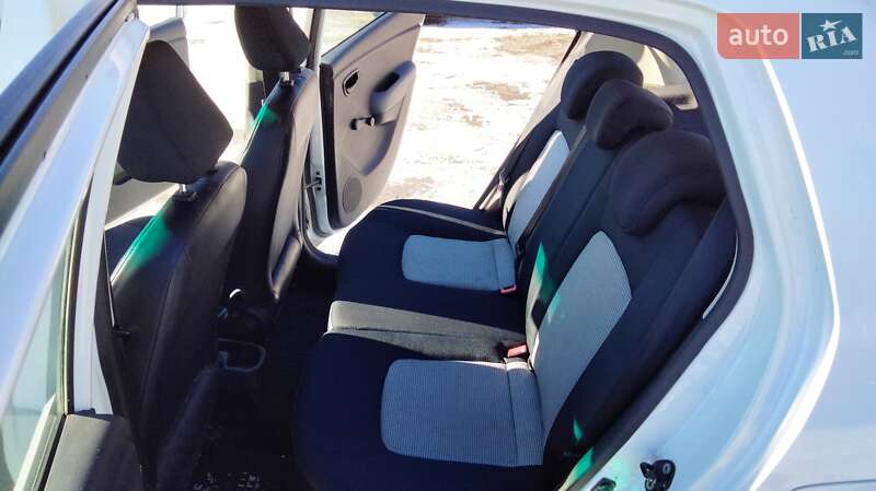 Хетчбек Hyundai i10 2008 в Чернігові