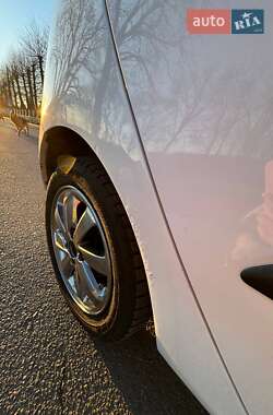 Хэтчбек Hyundai i10 2009 в 