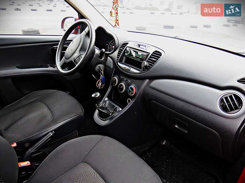 Хэтчбек Hyundai i10 2012 в Черкассах