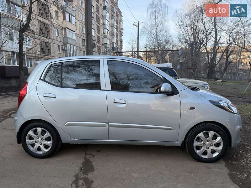 Хетчбек Hyundai i10 2013 в 