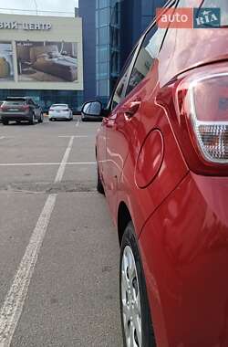 Хэтчбек Hyundai i10 2014 в 