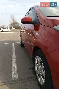 Хэтчбек Hyundai i10 2014 в 