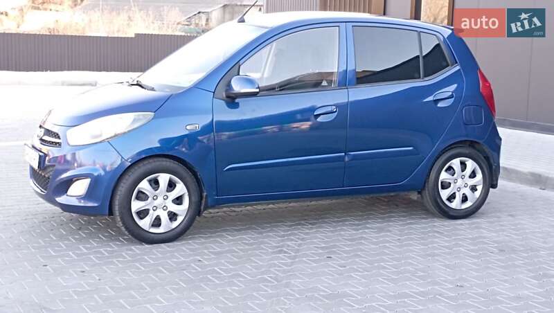 Хэтчбек Hyundai i10 2011 в Одессе