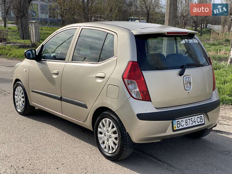 Хэтчбек Hyundai i10 2008 в Николаеве