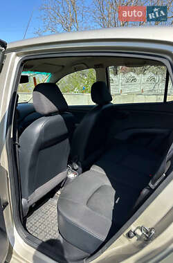 Хэтчбек Hyundai i10 2013 в 