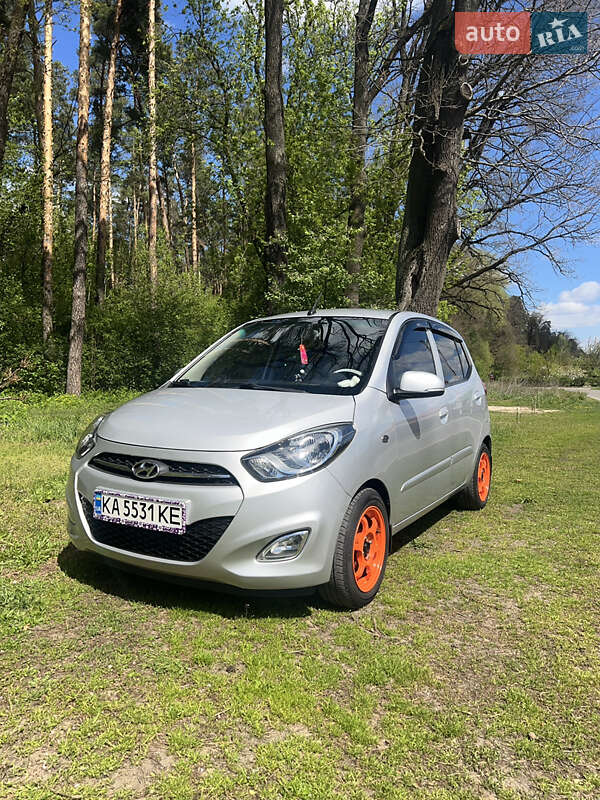 Хэтчбек Hyundai i10 2012 в 
