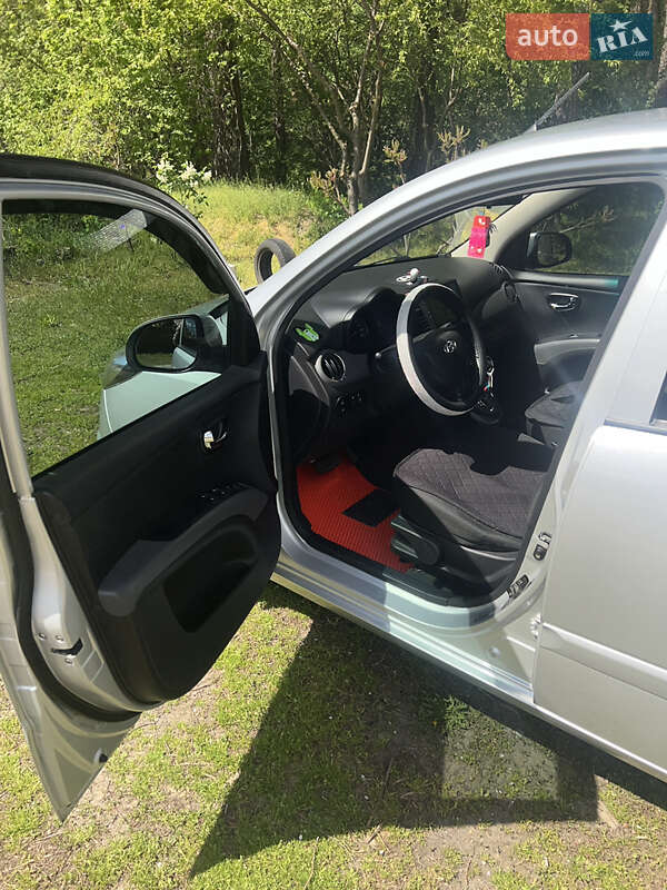 Хэтчбек Hyundai i10 2012 в Броварах