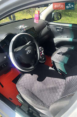 Хэтчбек Hyundai i10 2012 в 