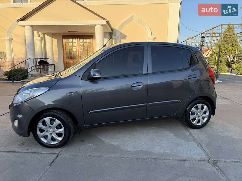 Хэтчбек Hyundai i10 2012 в Одессе