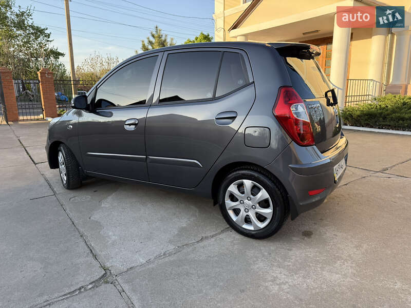 Хэтчбек Hyundai i10 2012 в Одессе