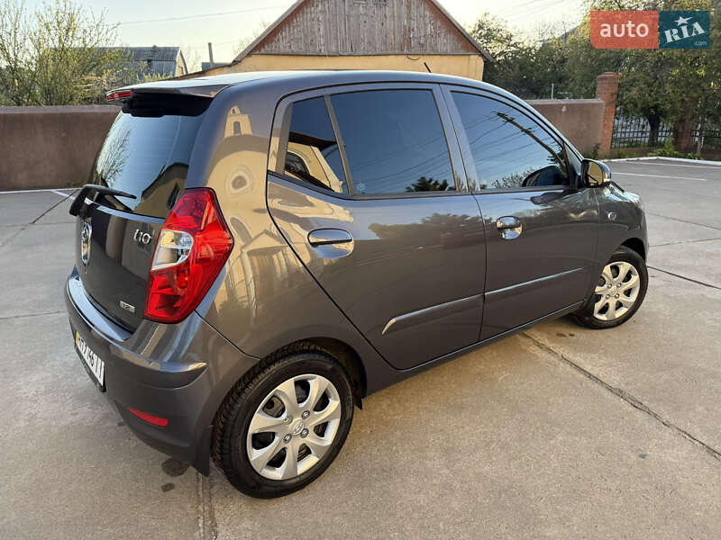 Хэтчбек Hyundai i10 2012 в Одессе