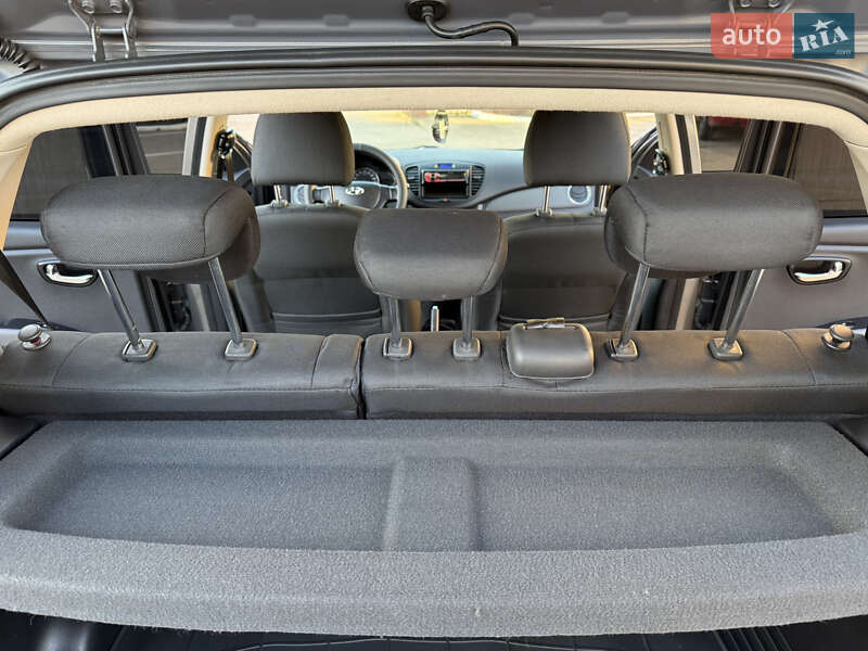 Хэтчбек Hyundai i10 2012 в Одессе