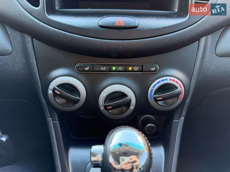 Хэтчбек Hyundai i10 2012 в Одессе