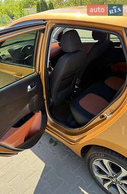 Хэтчбек Hyundai i10 2014 в 