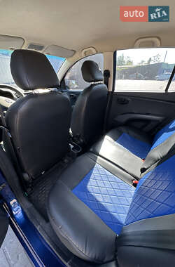 Хетчбек Hyundai i10 2011 в 