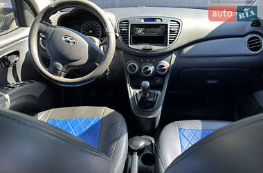 Хетчбек Hyundai i10 2011 в 