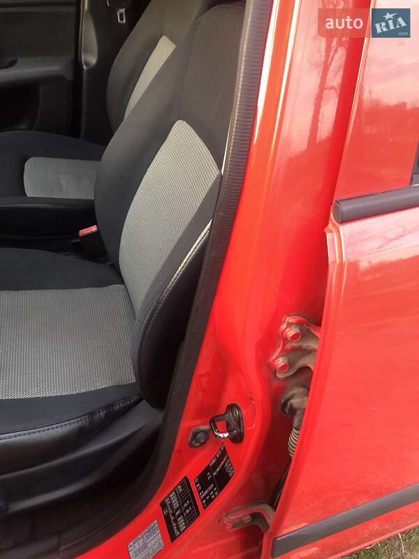 Хэтчбек Hyundai i10 2008 в Ватутино