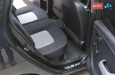 Хетчбек Hyundai i10 2010 в 