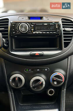 Хетчбек Hyundai i10 2012 в 