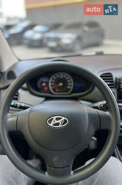 Хетчбек Hyundai i10 2012 в 