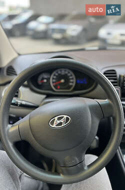 Хетчбек Hyundai i10 2012 в 