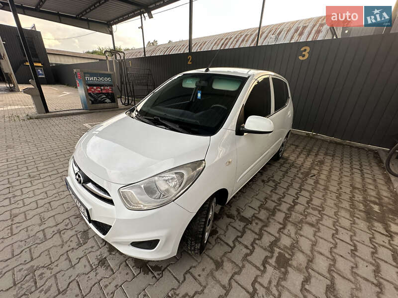 Хэтчбек Hyundai i10 2011 в 