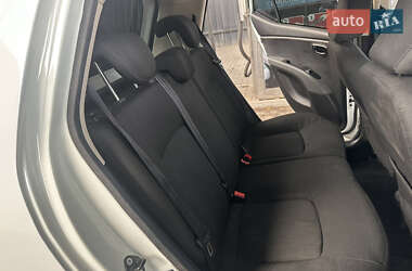 Хэтчбек Hyundai i10 2011 в 