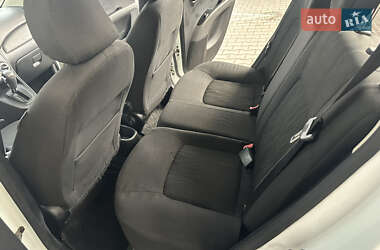 Хэтчбек Hyundai i10 2011 в 