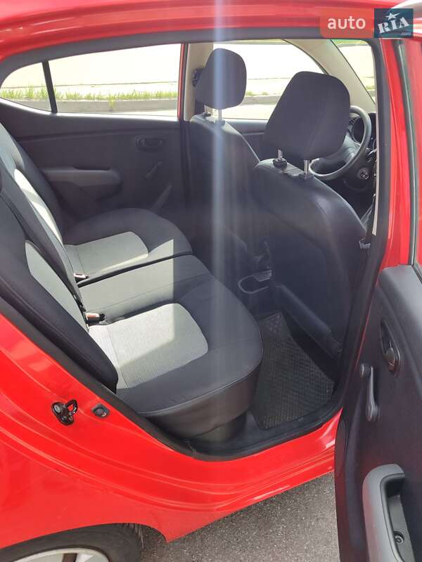 Хетчбек Hyundai i10 2008 в Києві