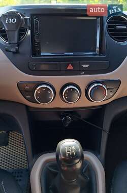Хэтчбек Hyundai i10 2017 в 