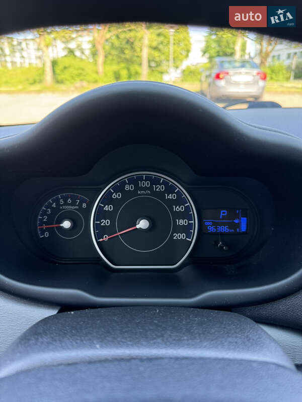 Hyundai i10 2013