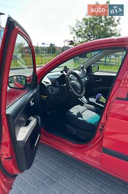 Хэтчбек Hyundai i10 2009 в 