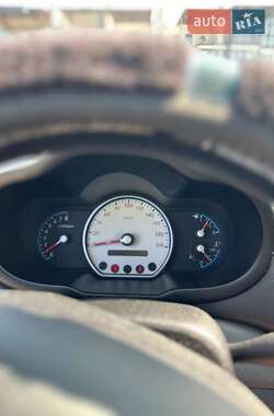 Хэтчбек Hyundai i10 2009 в 