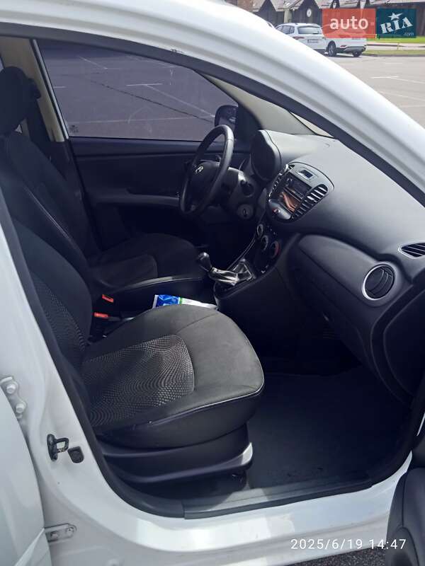 Хэтчбек Hyundai i10 2012 в Киеве