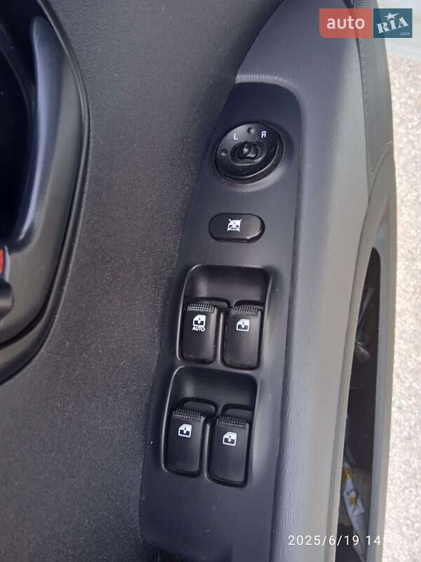Хэтчбек Hyundai i10 2012 в Киеве
