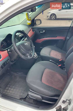 Хэтчбек Hyundai i10 2013 в 