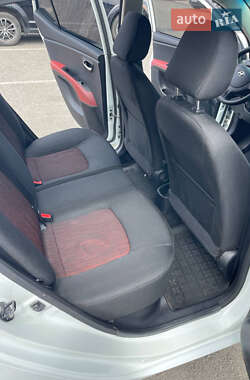 Хэтчбек Hyundai i10 2013 в 