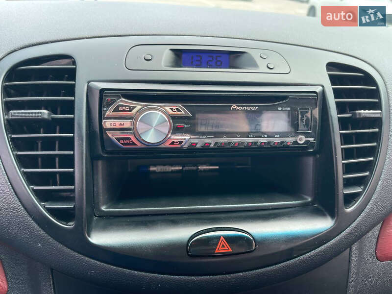 Хэтчбек Hyundai i10 2013 в Киеве