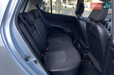 Хэтчбек Hyundai i10 2012 в 