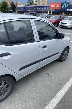 Хэтчбек Hyundai i10 2010 в 