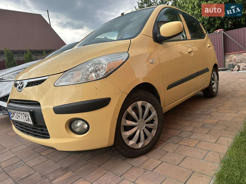 Хэтчбек Hyundai i10 2010 в 