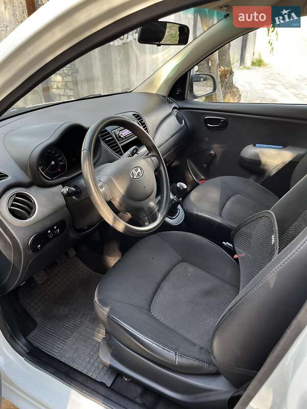 Хэтчбек Hyundai i10 2012 в Вараше