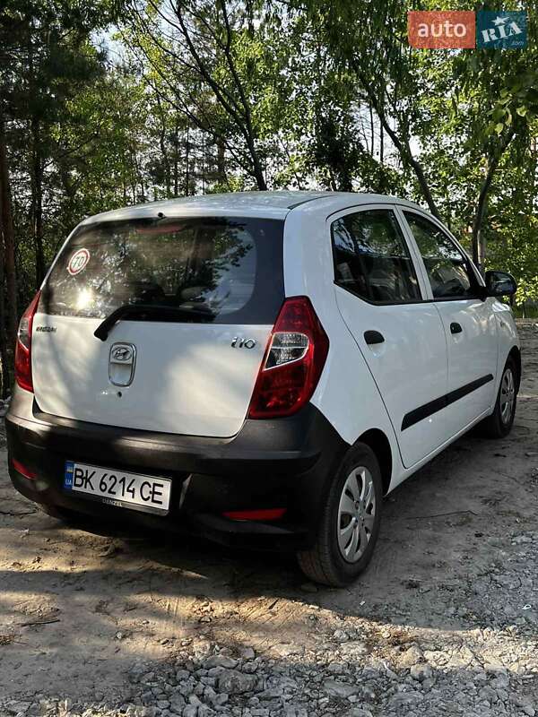 Хэтчбек Hyundai i10 2012 в Вараше