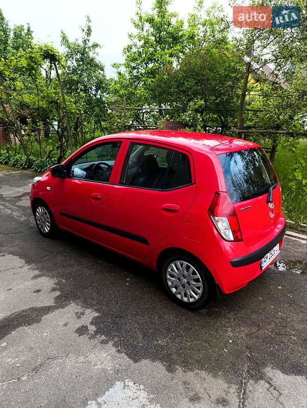Хэтчбек Hyundai i10 2010 в Житомире