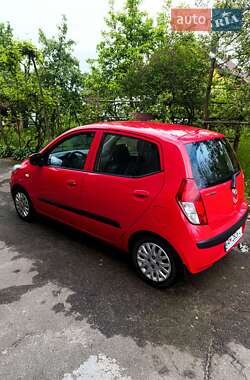 Хэтчбек Hyundai i10 2010 в 